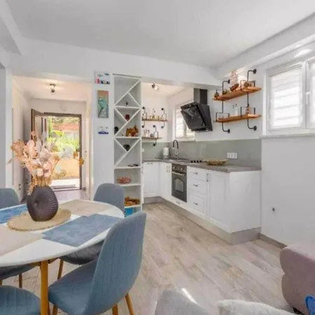 Two Bedroom With Terrace Apartment Pula