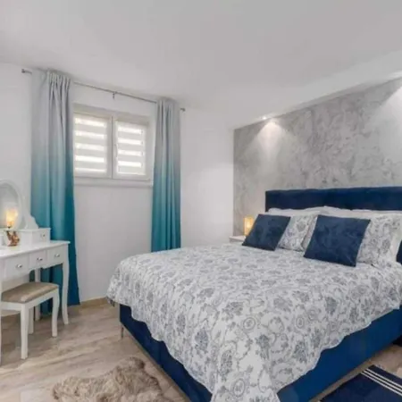 Two Bedroom With Terrace شقة بولا