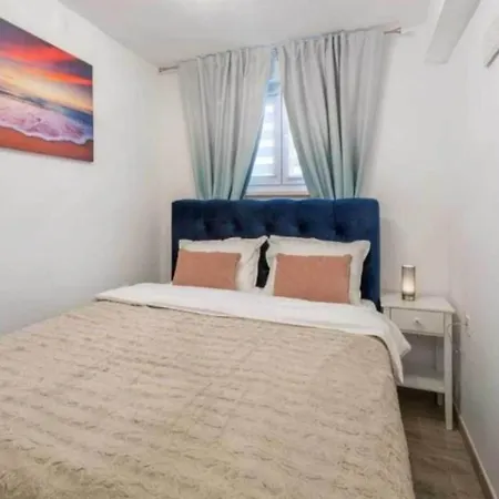 Two Bedroom With Terrace 아파트 풀라