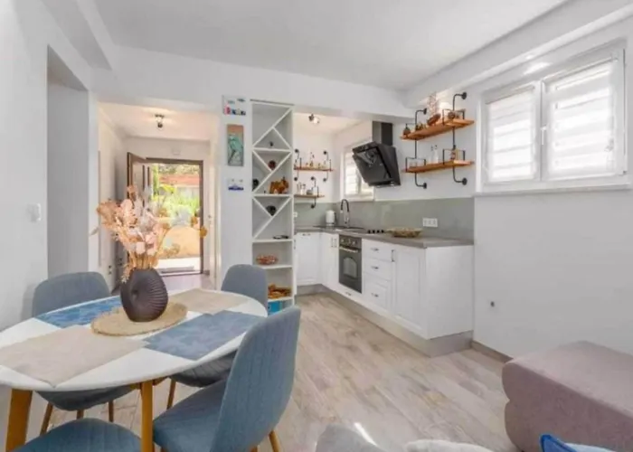 Two Bedroom With Terrace Apartment Pula