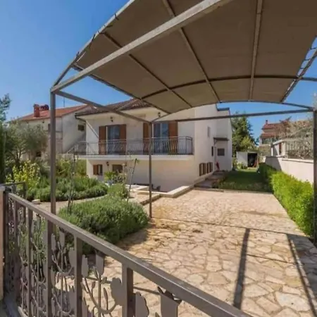 Апартаменты Two Bedroom With Terrace Пула