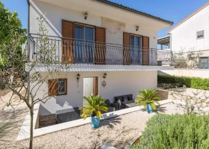 Apartment Two Bedroom With Terrace *